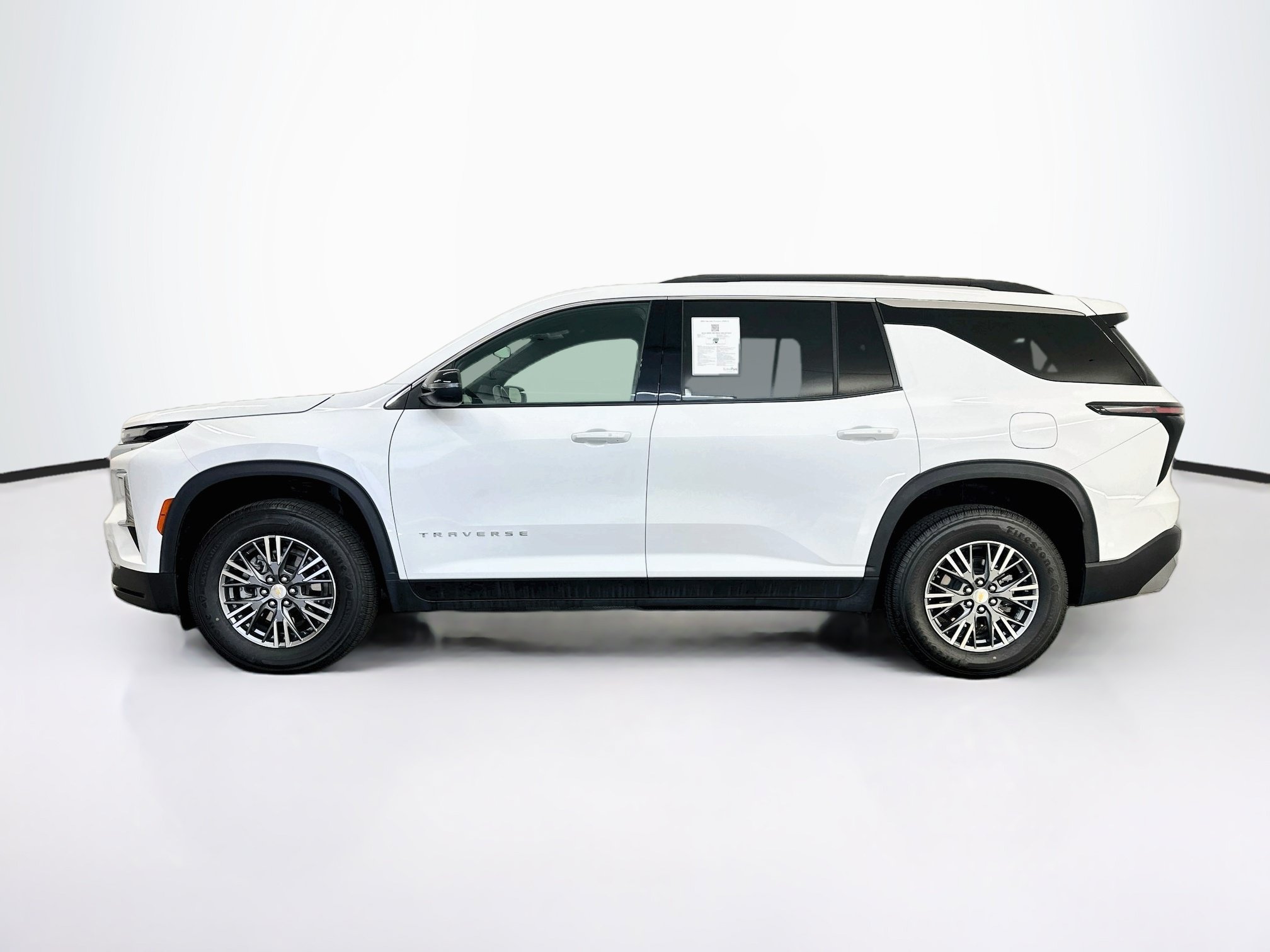 Used 2025 Chevrolet Traverse LT AWD/4WD image 4