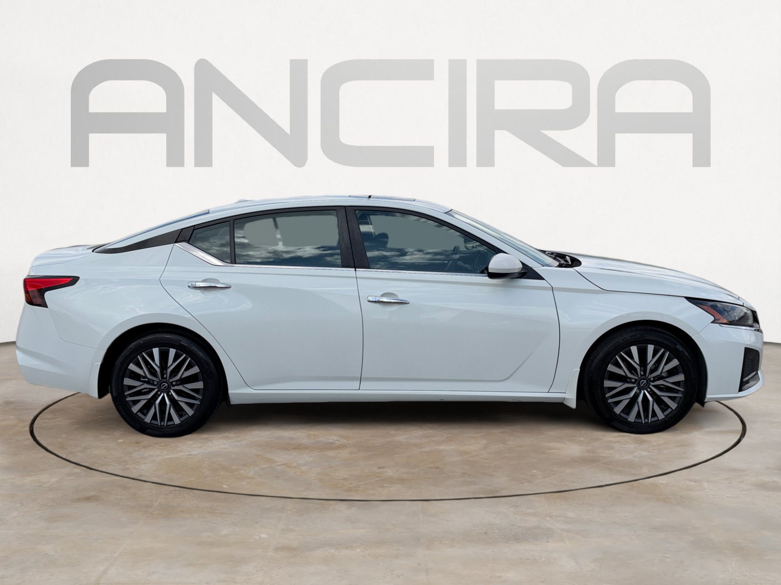 Used 2023 Nissan Altima 2.5 SV w/ SV Premium Package FWD image 13