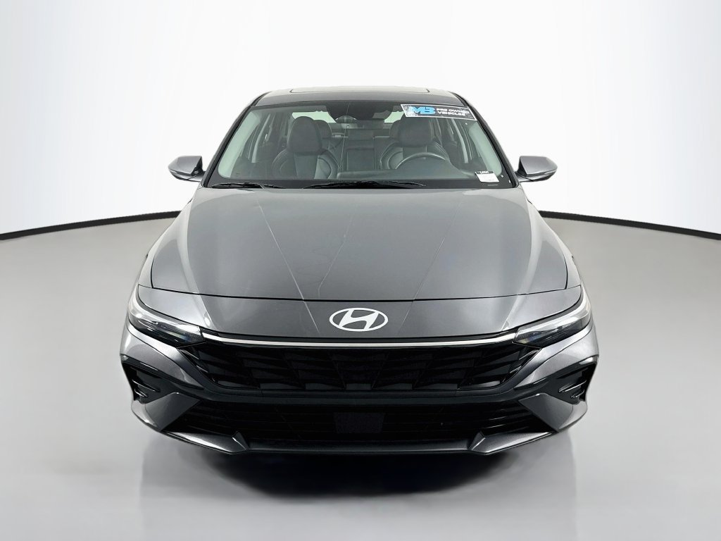 Certified 2025 Hyundai Elantra Limited FWD image 2