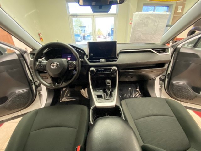 Used 2024 Toyota RAV4 LE AWD/4WD image 28