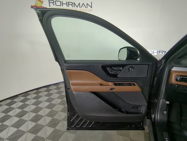 Used 2020 Lincoln Aviator Reserve w/ Elements Package Plus AWD/4WD image 17