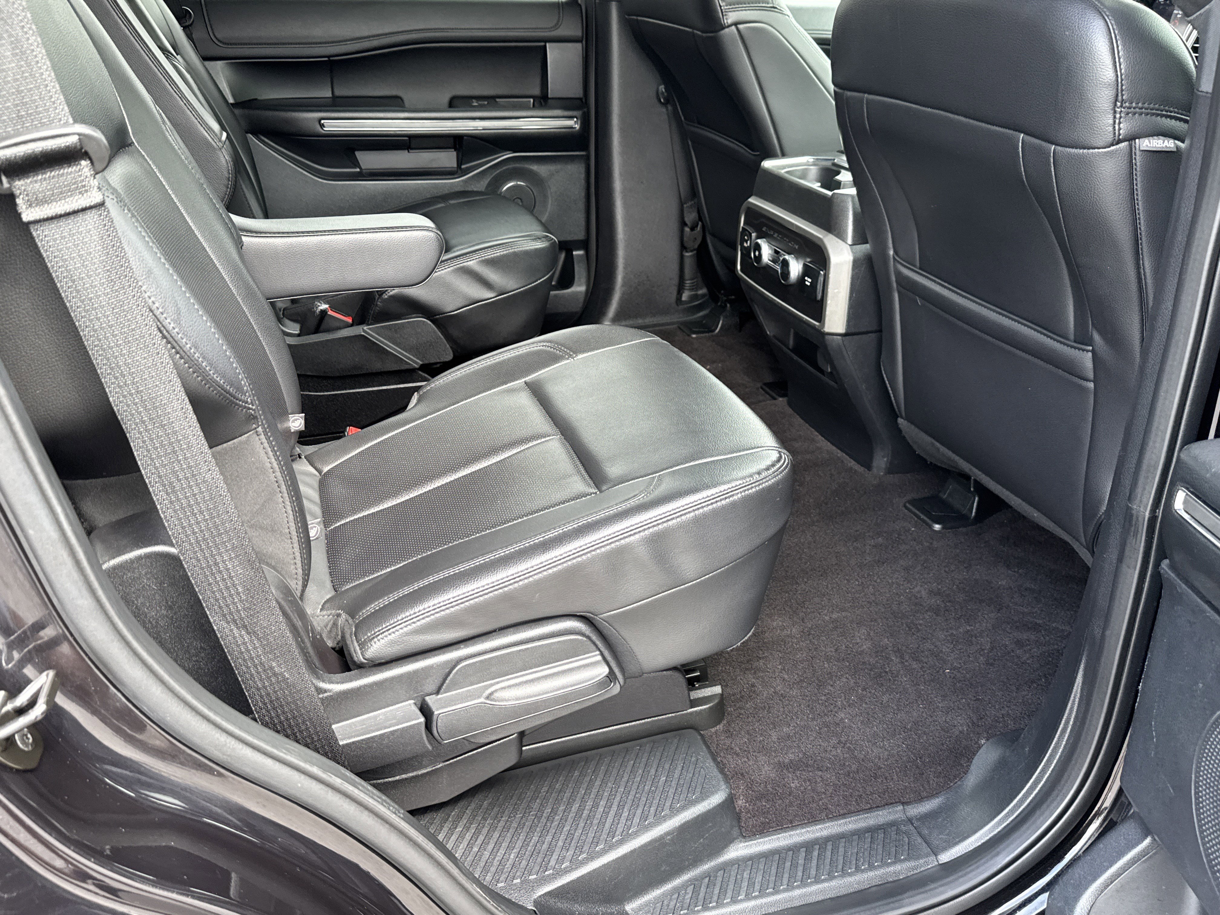 Used 2021 Ford Expedition XLT image 21