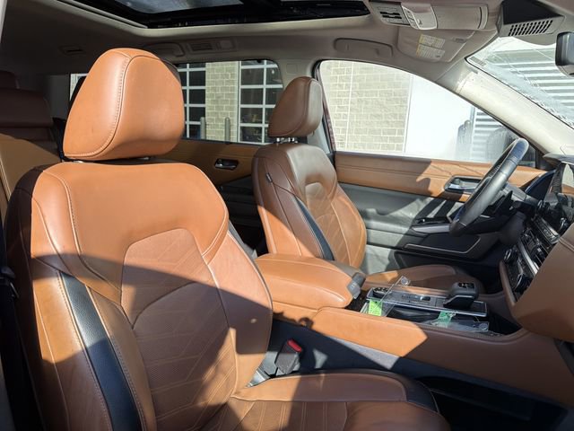 Used 2023 Nissan Pathfinder Platinum w/ Cargo Package image 19