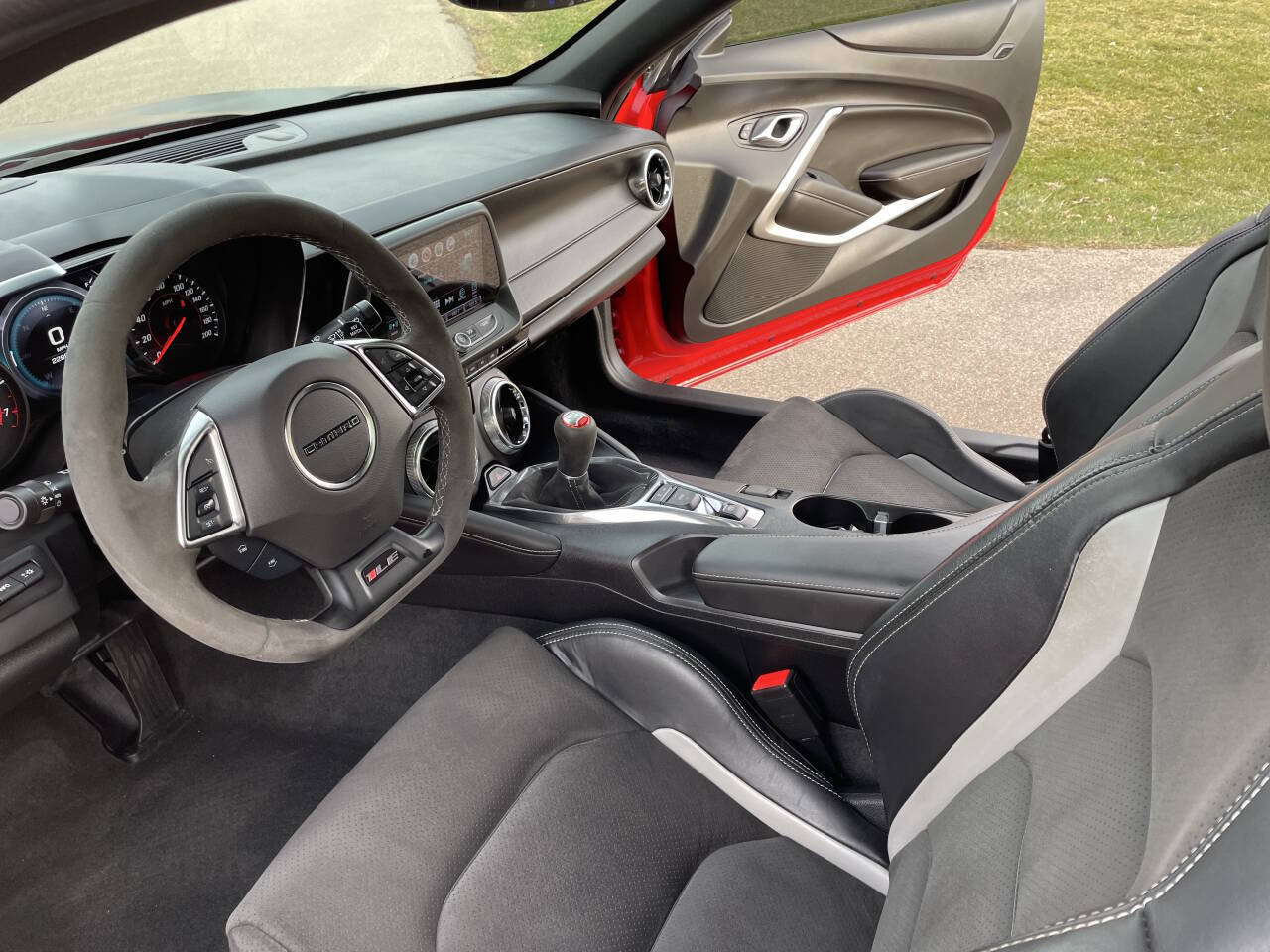 Used 2018 Chevrolet Camaro SS RWD image 12