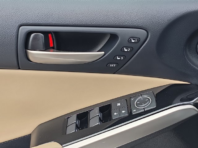 Used 2018 Lexus IS 300 AWD w/ Comfort Package image 27