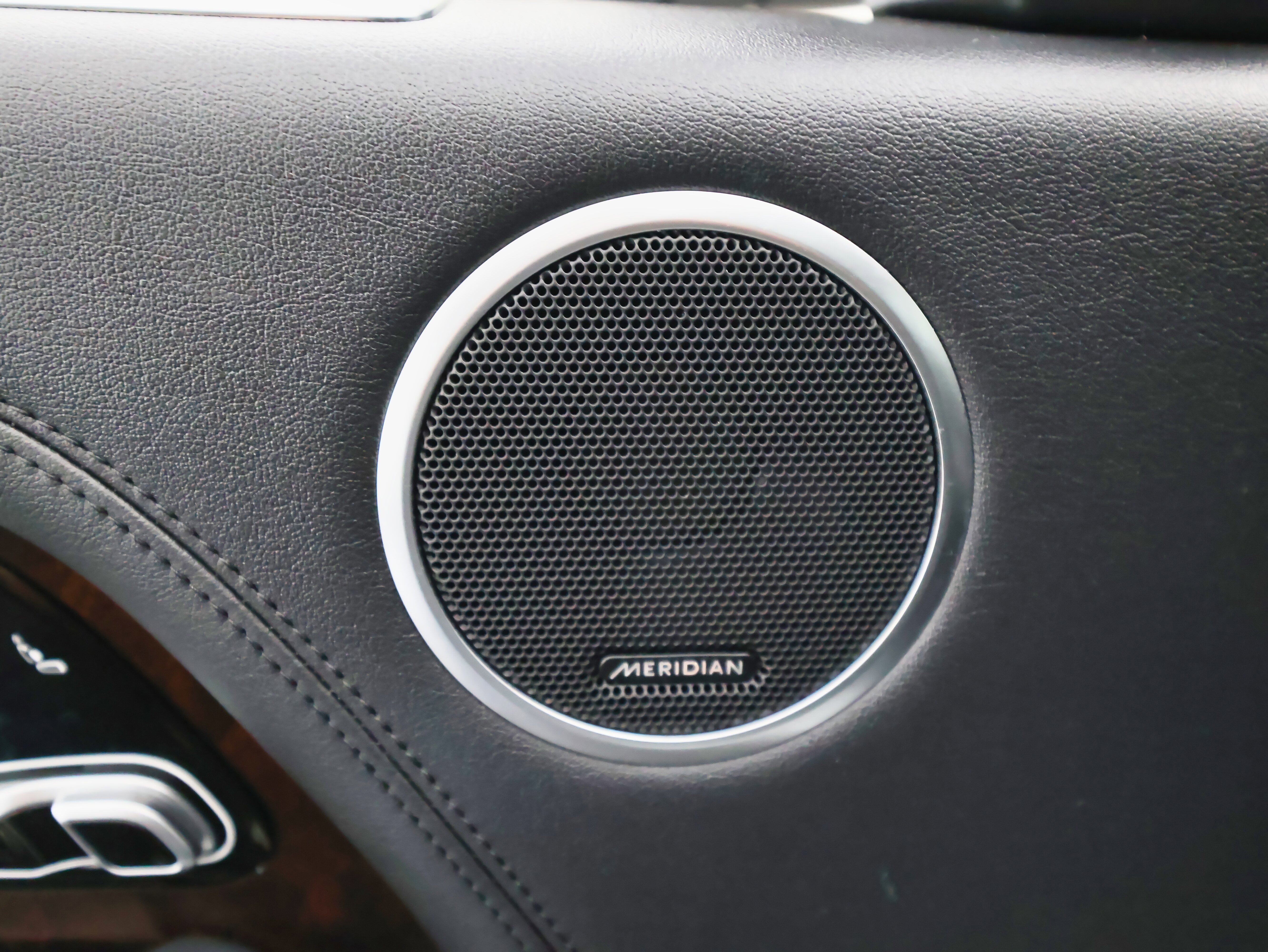 Used 2020 Land Rover Range Rover HSE image 25