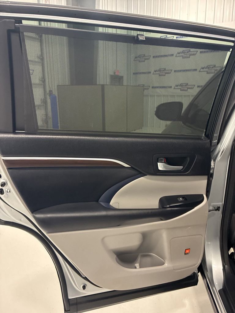 Used 2015 Toyota Highlander Limited AWD/4WD image 31