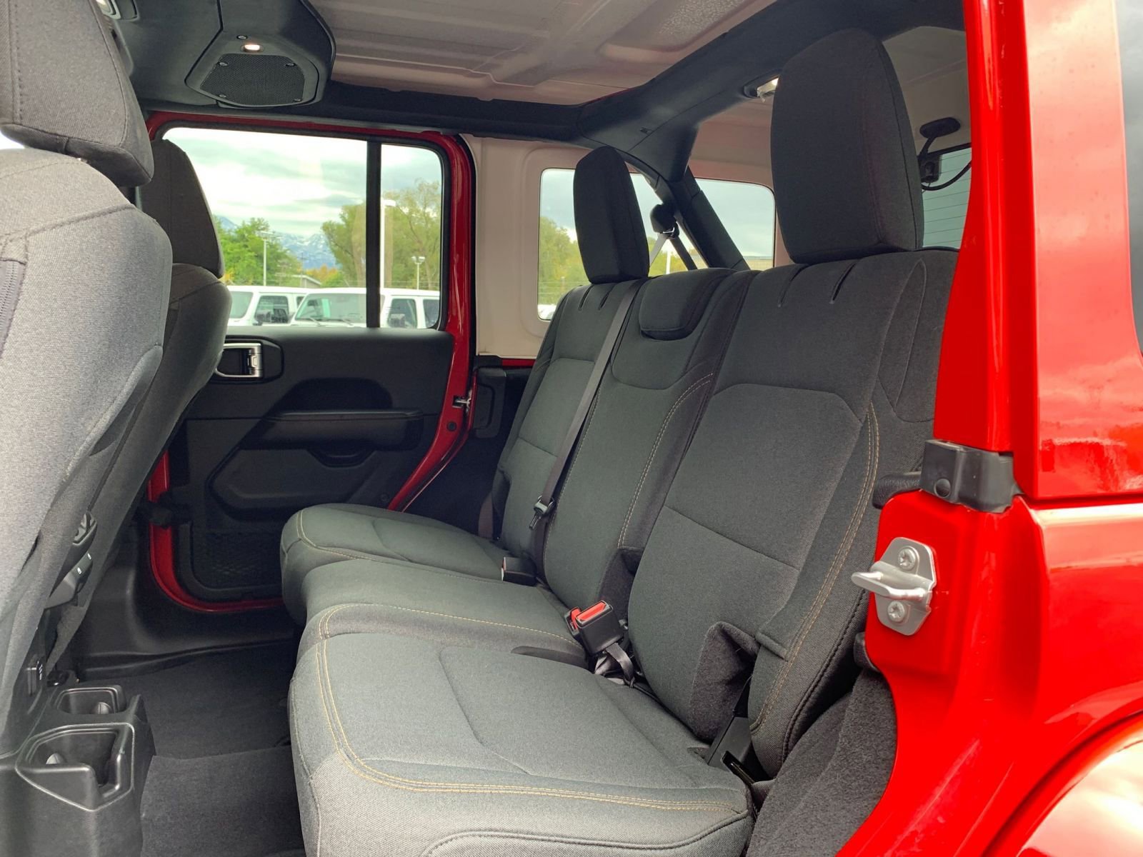 Used 2025 Jeep Wrangler Sahara image 24