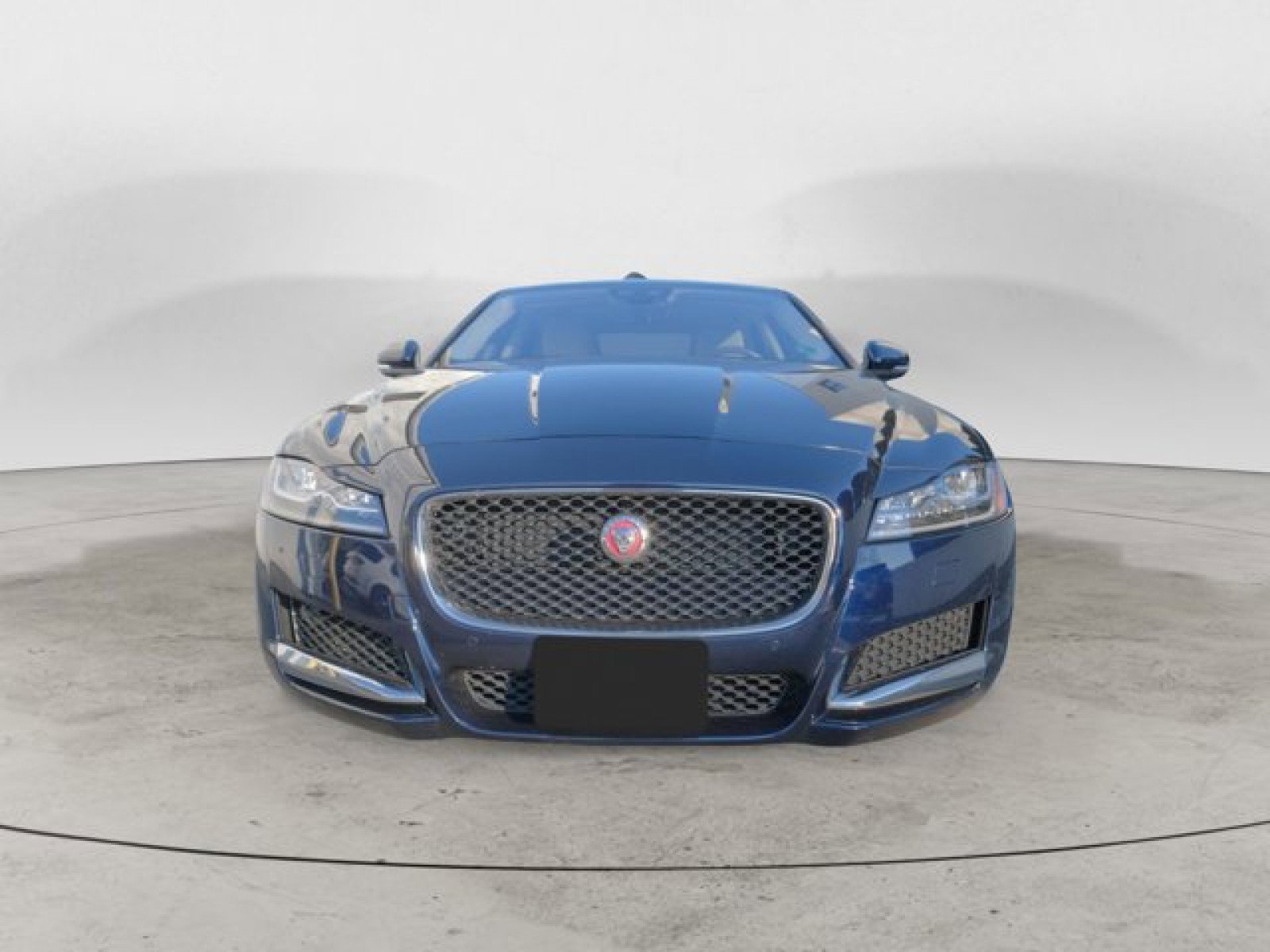 Used 2020 Jaguar XF Premium image 8