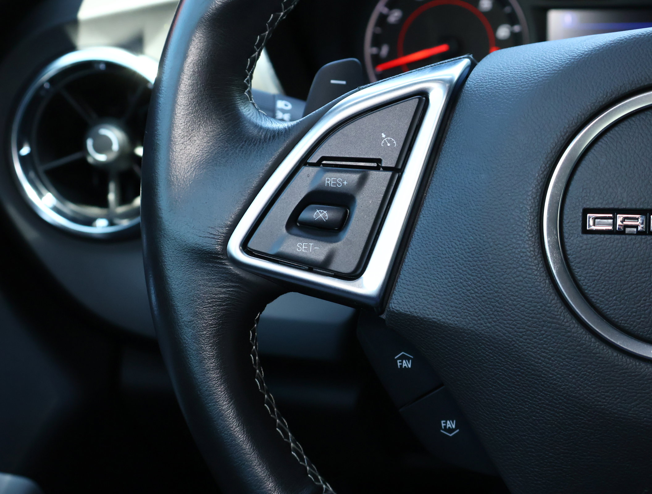Used 2020 Chevrolet Camaro LT RWD image 13