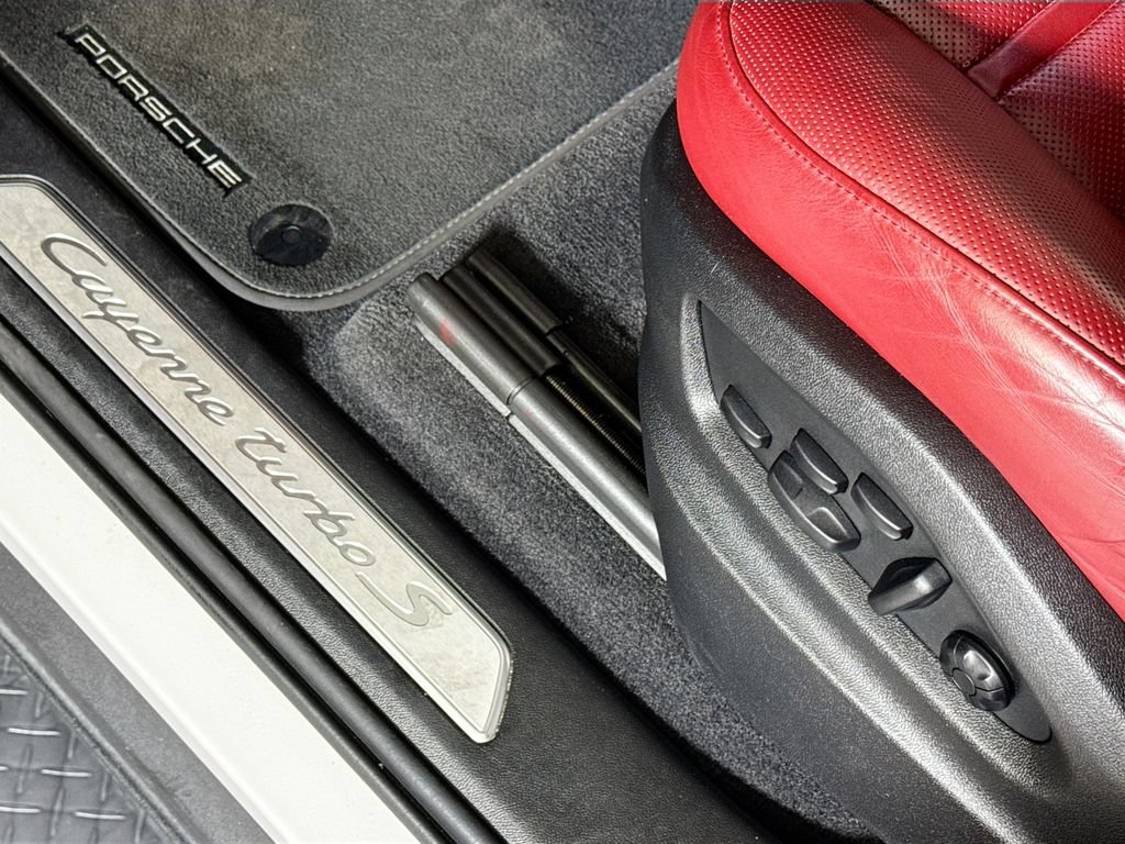 Certified 2023 Porsche Cayenne Turbo S AWD/4WD image 22