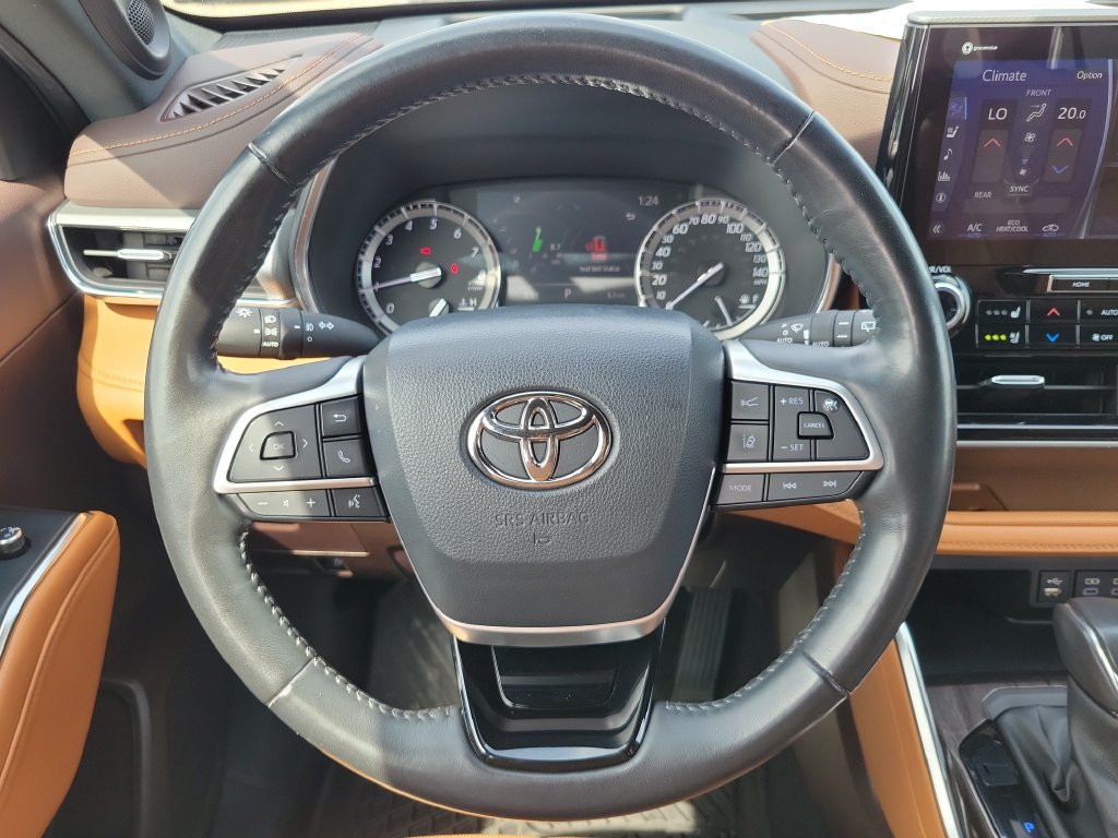 Used 2022 Toyota Highlander Platinum AWD/4WD image 31