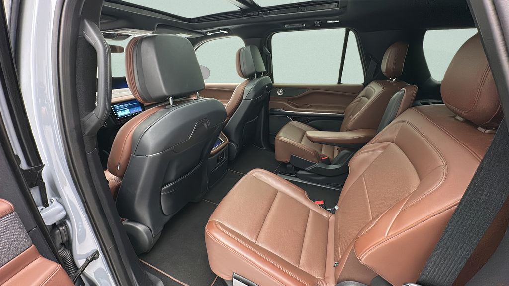 Used 2025 Lincoln Navigator L Reserve AWD/4WD image 11