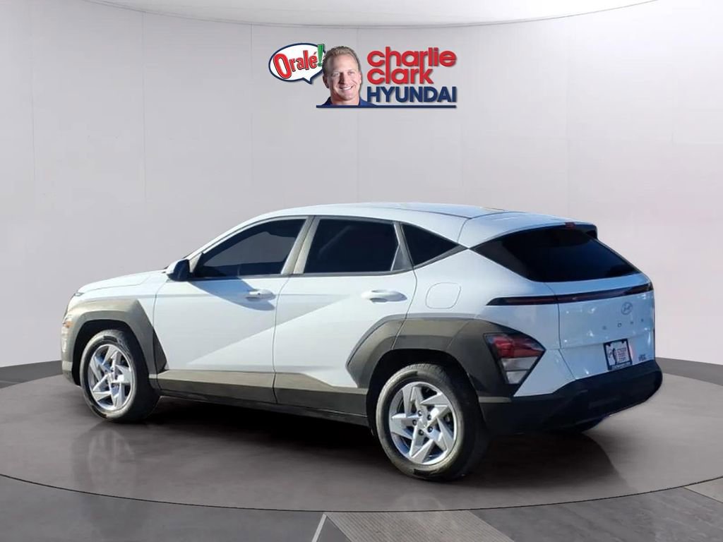Used 2024 Hyundai Kona SE image 3