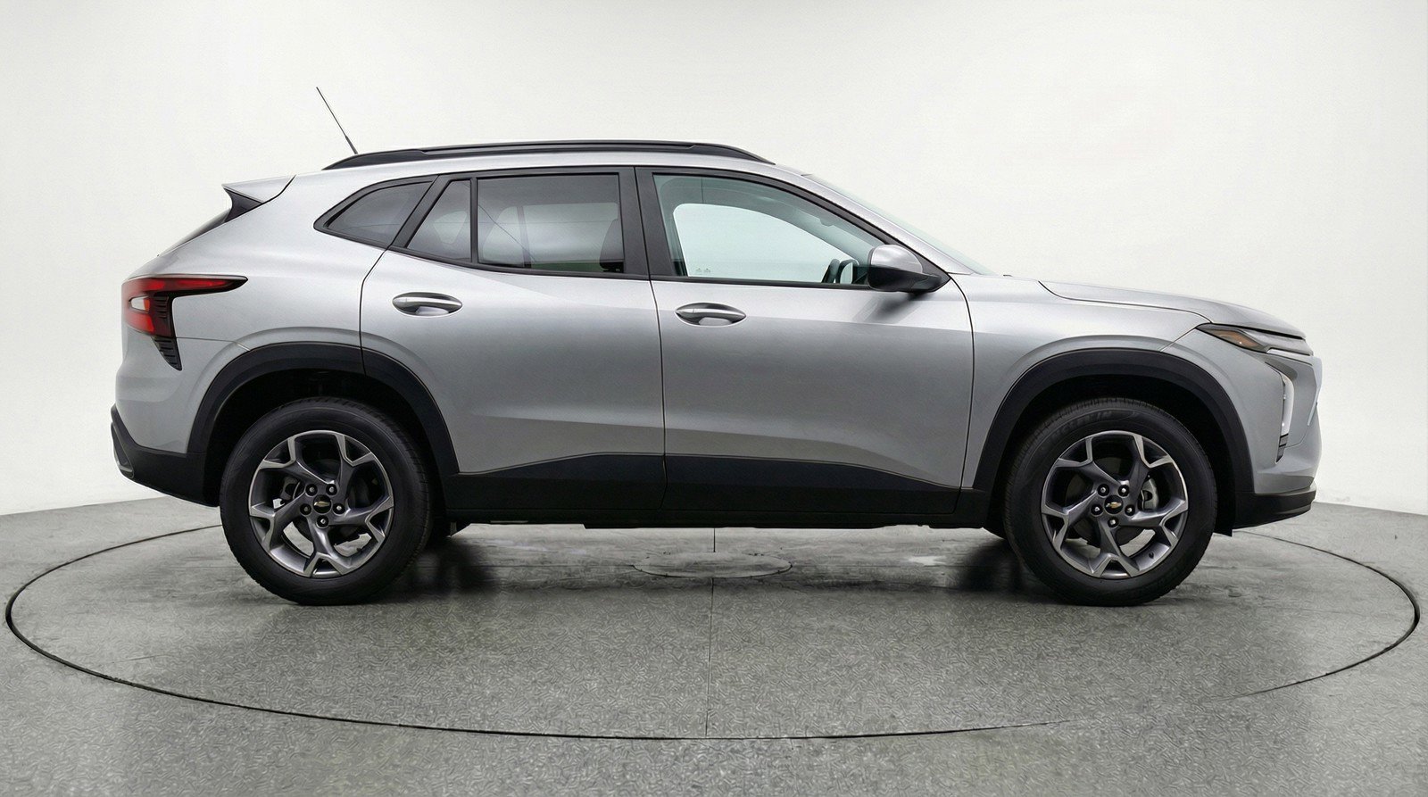 Used 2025 Chevrolet Trax LT image 11