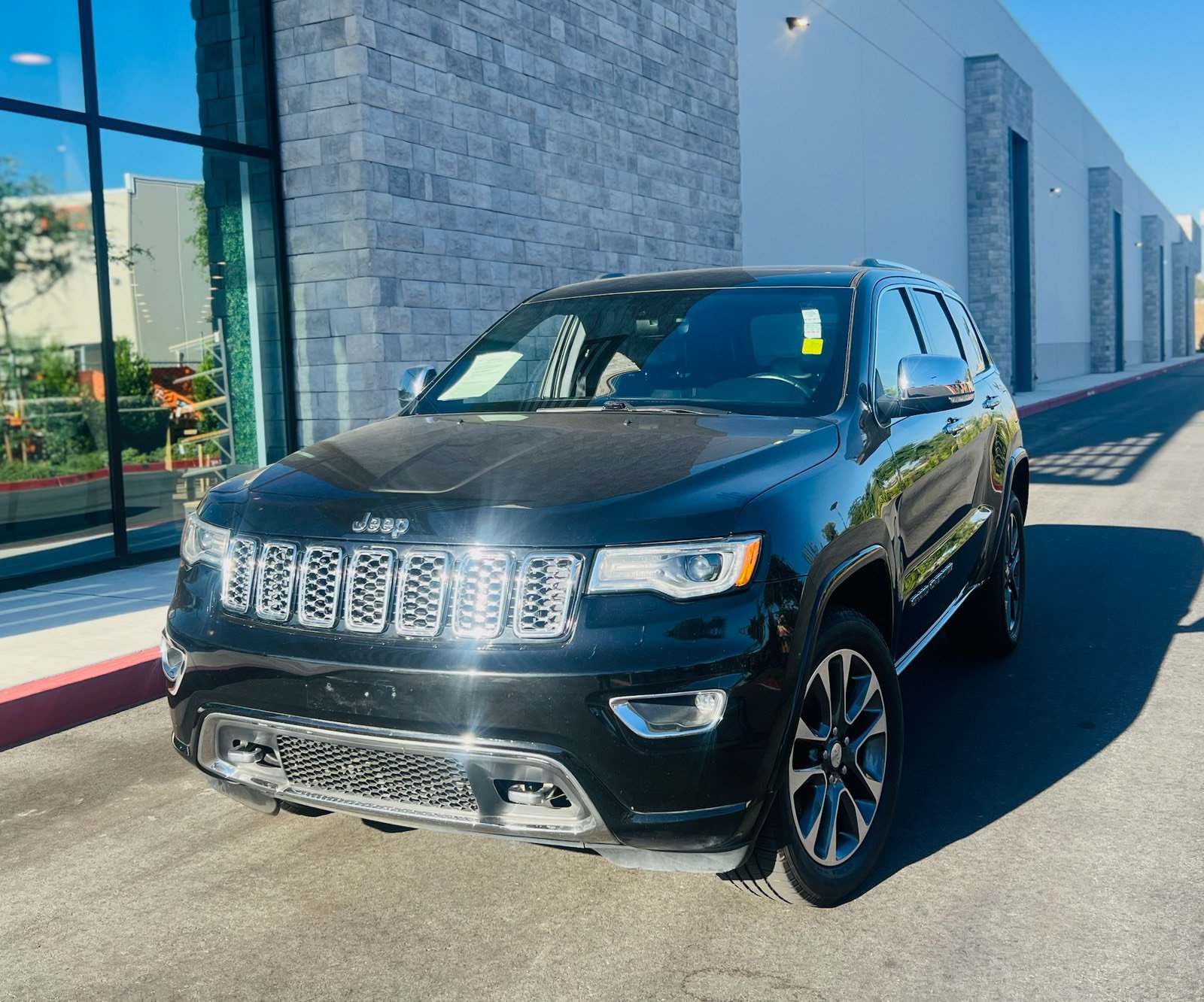 Used 2017 Jeep Grand Cherokee Overland AWD/4WD image 1