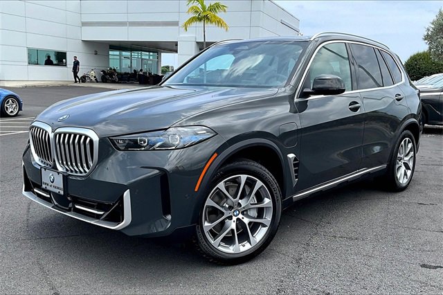 New 2026 BMW X5 xDrive50e w/ Premium Package