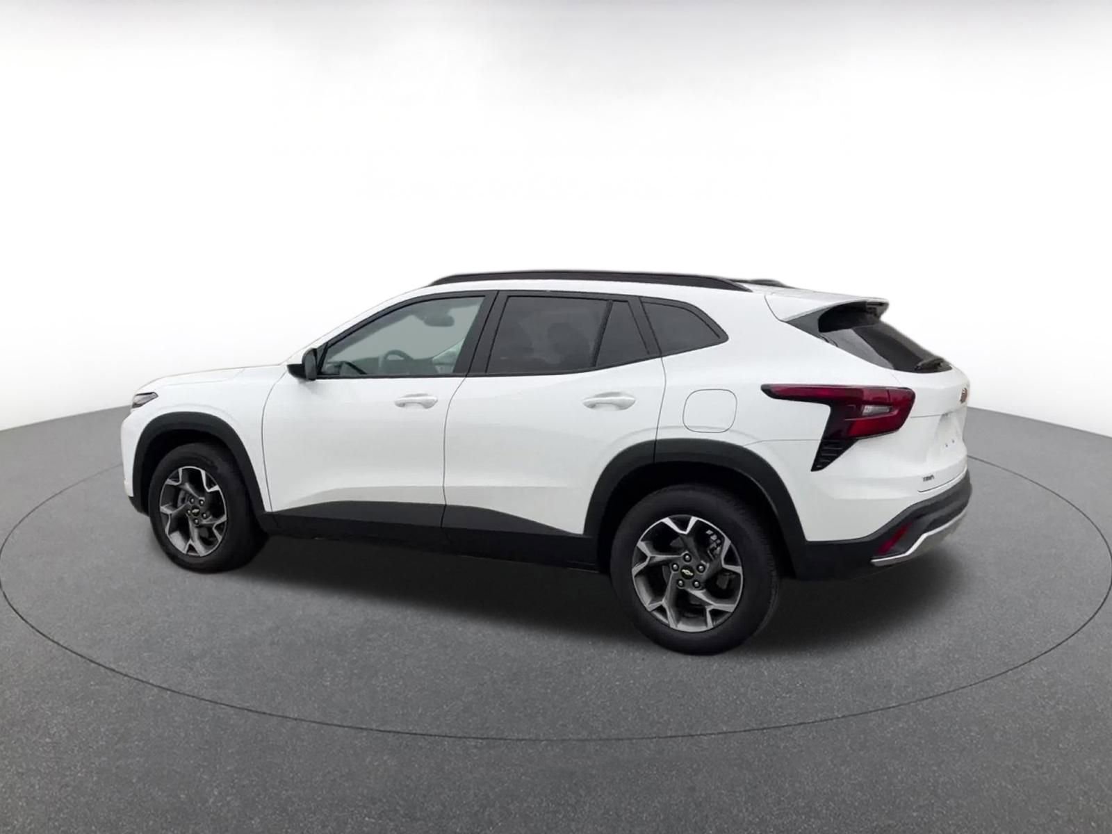 Used 2025 Chevrolet Trax LT image 10