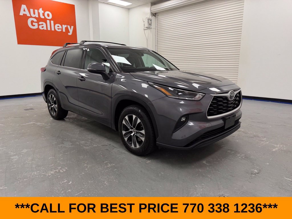 Used 2021 Toyota Highlander XLE FWD image 1