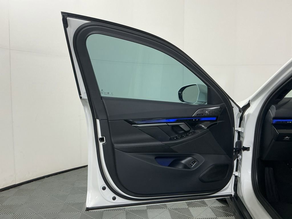 Certified 2025 BMW i5 eDrive40i image 19