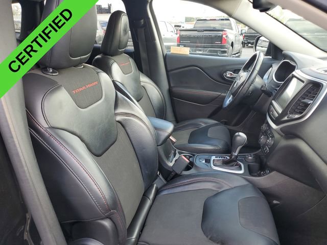 Used 2017 Jeep Cherokee Trailhawk w/ Comfort & Convenience Group AWD/4WD image 28