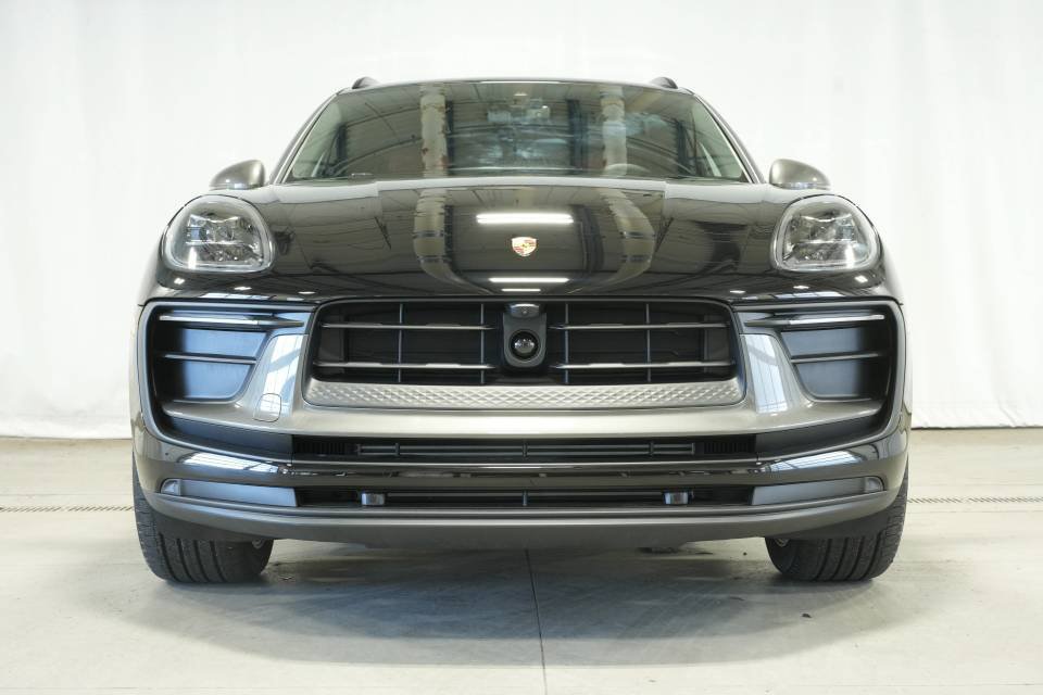 Certified 2026 Porsche Macan Turbo AWD/4WD image 11