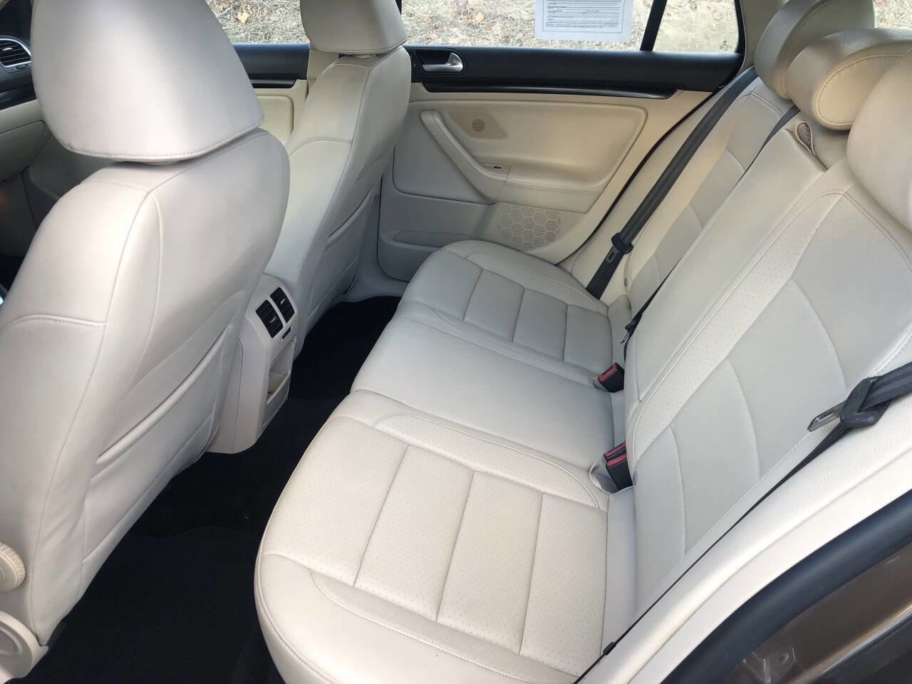 Used 2011 Volkswagen Jetta SE image 9