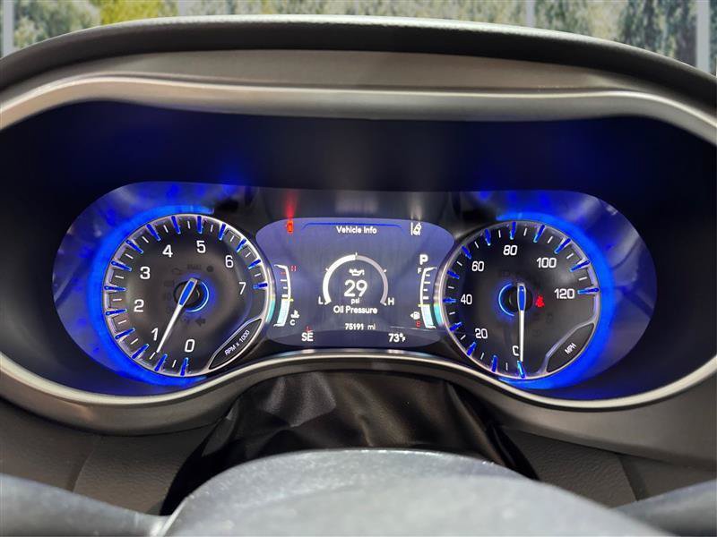 Used 2023 Chrysler Pacifica Touring-L FWD image 17