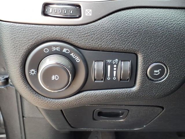 Used 2022 Jeep Cherokee Limited AWD/4WD image 21