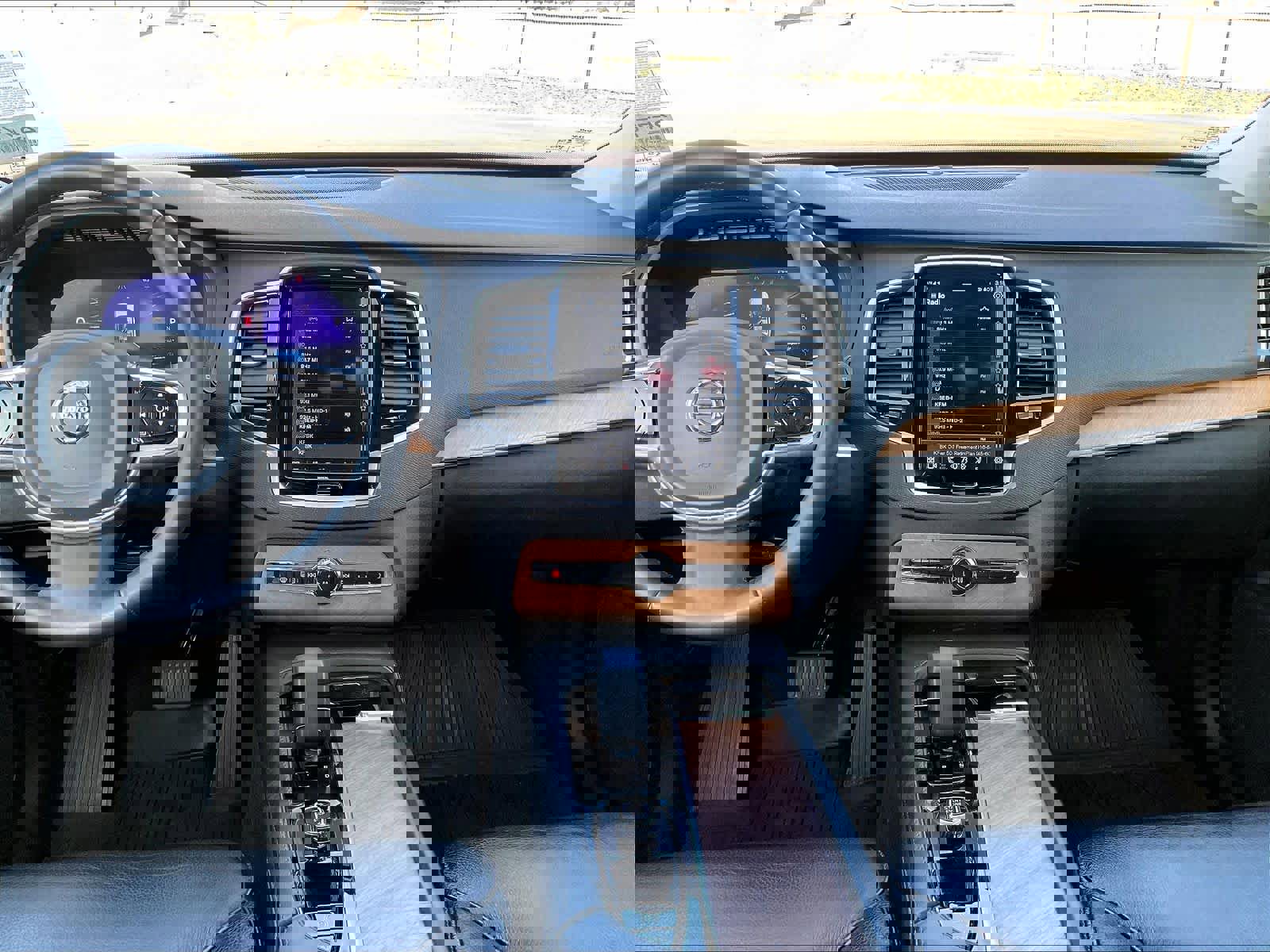 Used 2023 Volvo XC90 B6 Plus w/ Protection Package Premier image 9