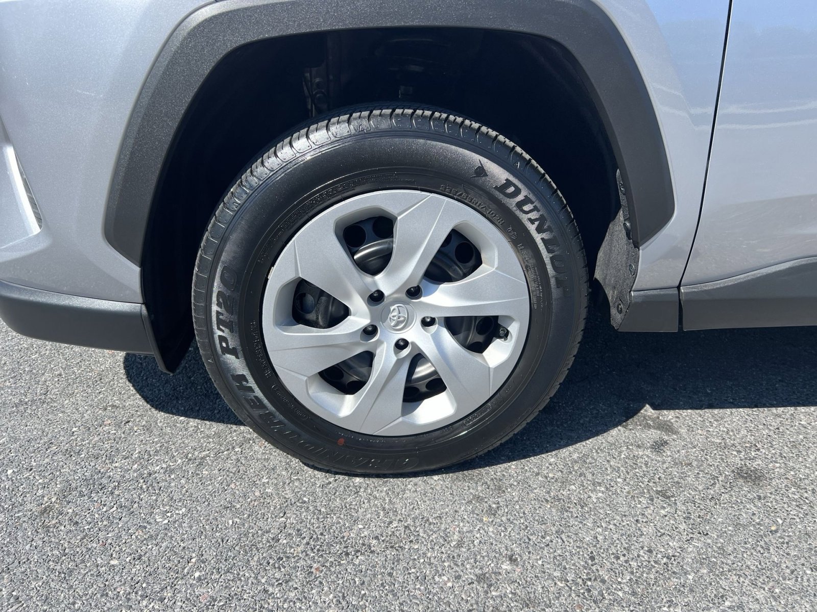 Used 2024 Toyota RAV4 LE AWD/4WD image 20
