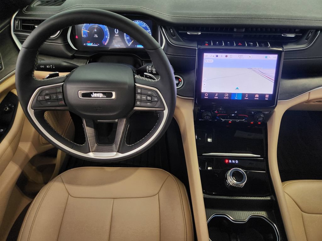 Used 2025 Jeep Grand Cherokee L Limited w/ Black Appearance Package RWD image 27
