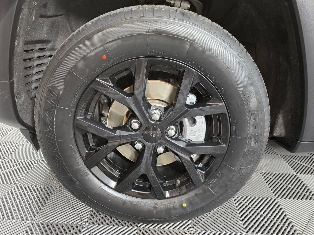 Used 2024 Jeep Grand Cherokee Altitude image 11