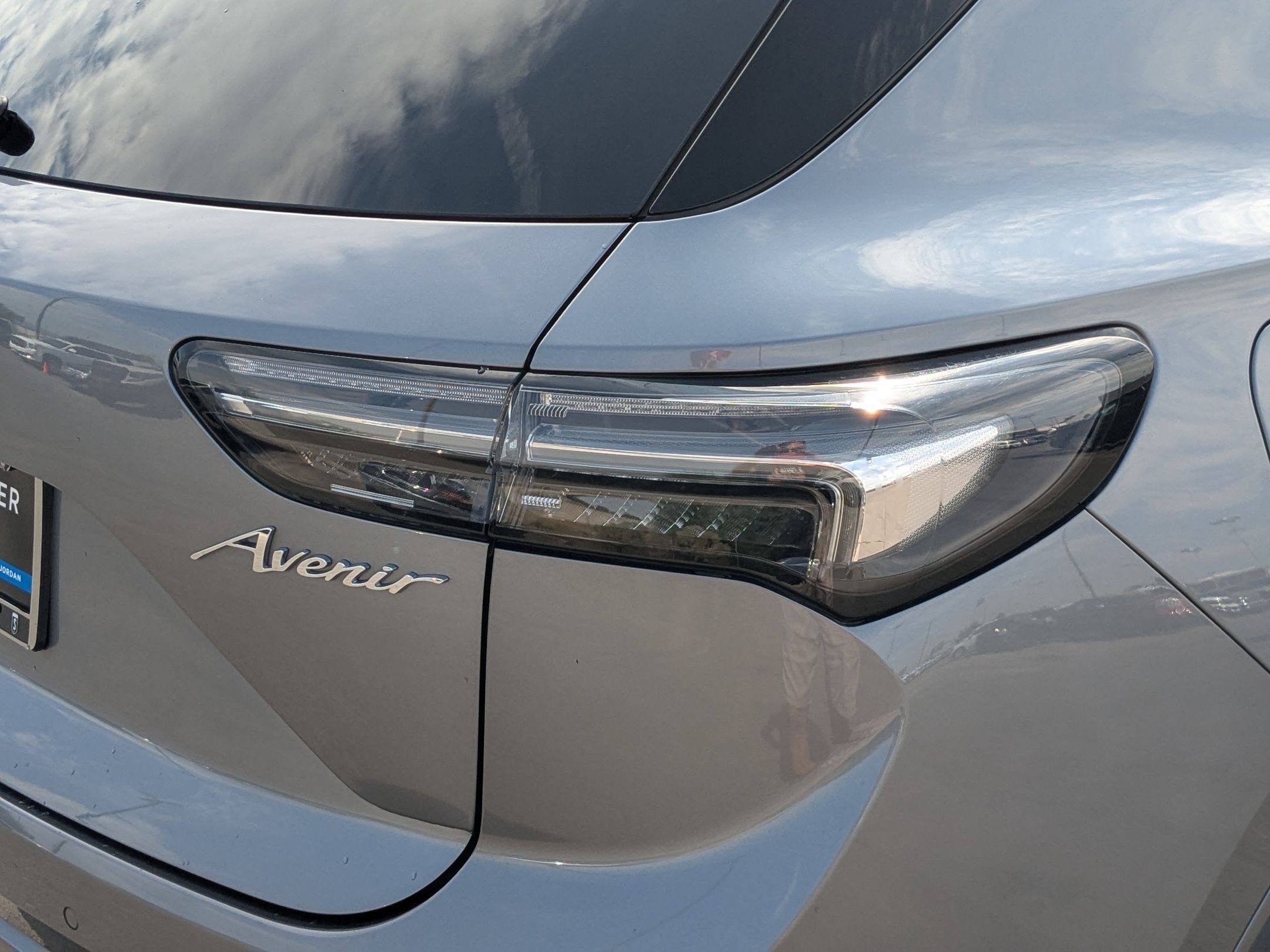 Certified 2022 Buick Envision Avenir w/ Technology Package II AWD/4WD image 12