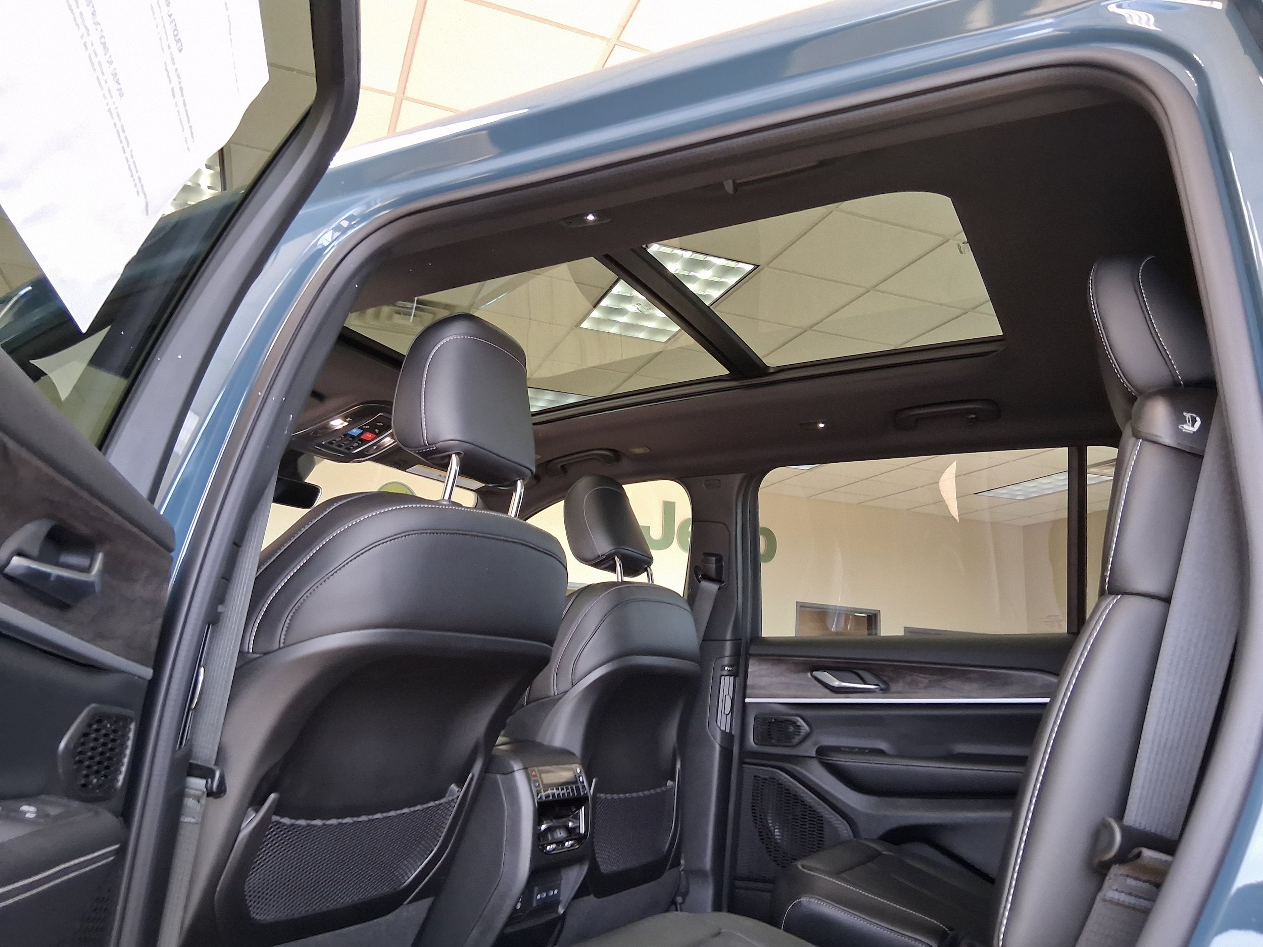 New 2026 Jeep Grand Cherokee L Limited w/ Limited Altitude Package AWD/4WD image 13