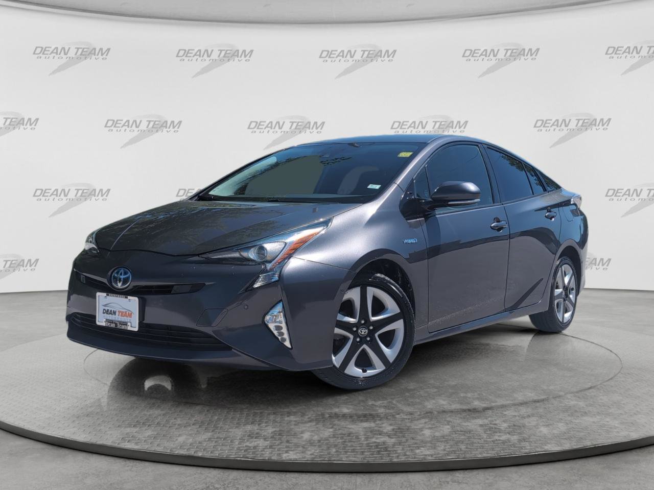 Used 2017 Toyota Prius Three Touring FWD image 3