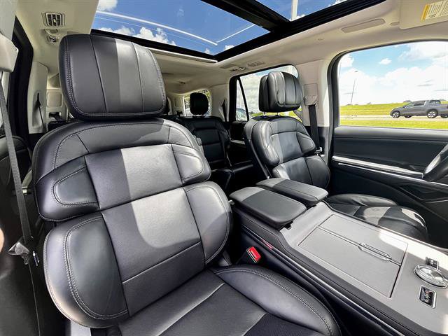 Used 2025 Lincoln Navigator Reserve AWD/4WD image 9
