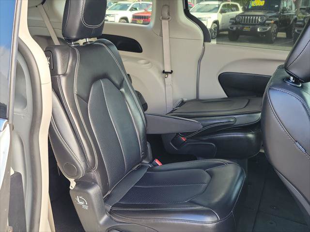 Certified 2024 Chrysler Pacifica Touring-L FWD image 23