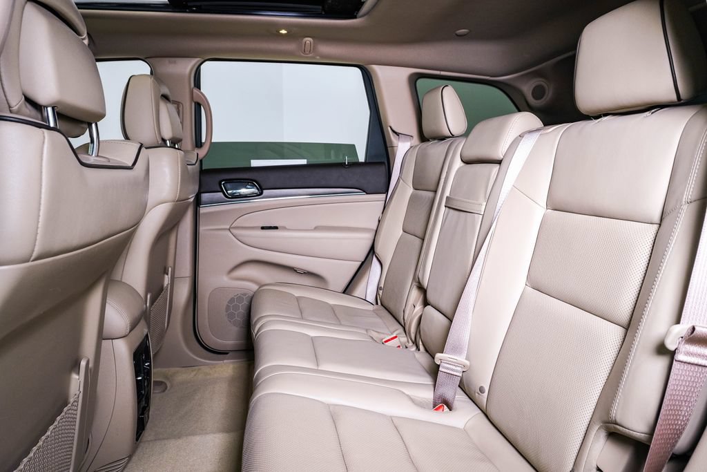 Used 2019 Jeep Grand Cherokee Overland AWD/4WD image 17