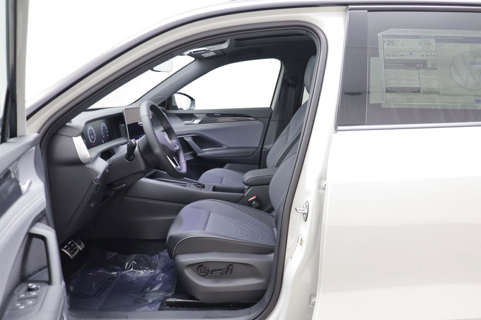 New 2026 Volkswagen Tiguan SE R-Line image 5