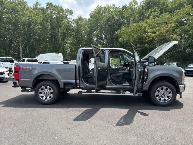 New 2025 Ford F250 Lariat w/ Chrome Package image 28