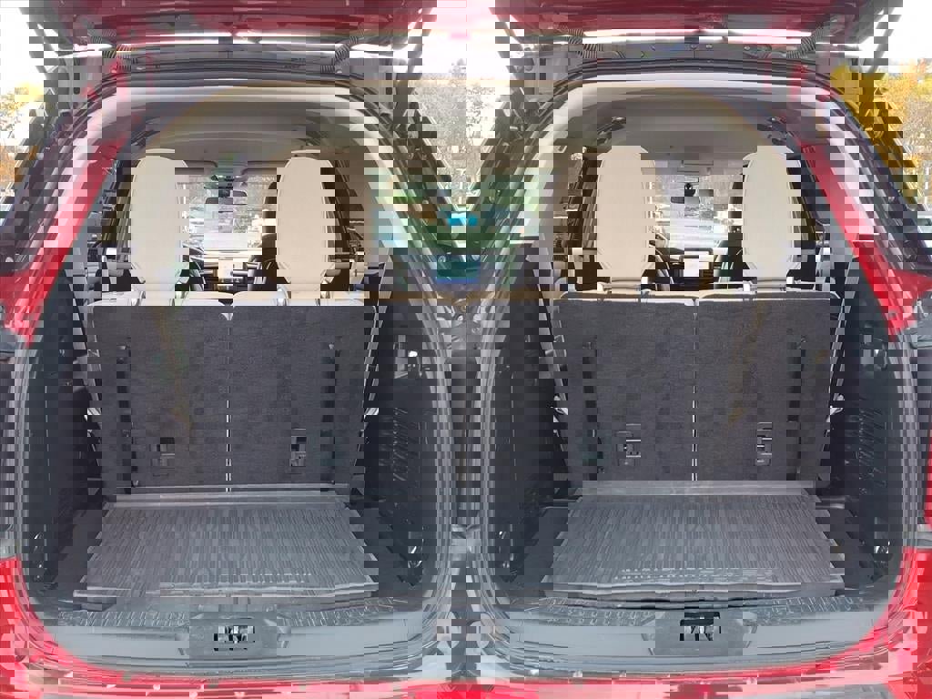 Used 2020 Ford Explorer XLT w/ Class III Trailer Tow Package image 9