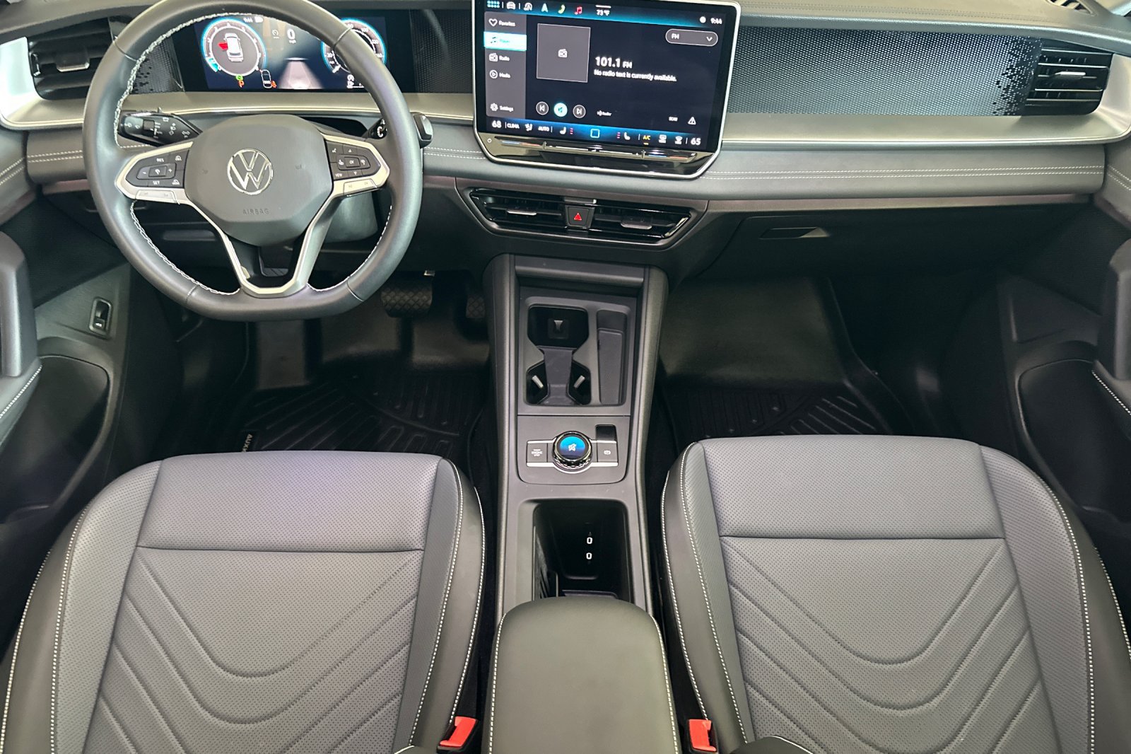 Used 2025 Volkswagen Tiguan SE AWD/4WD image 10