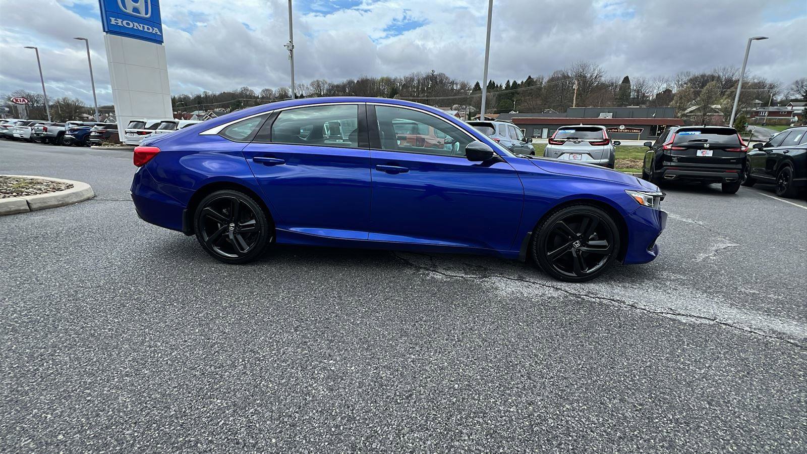 Used 2022 Honda Accord Sport image 3