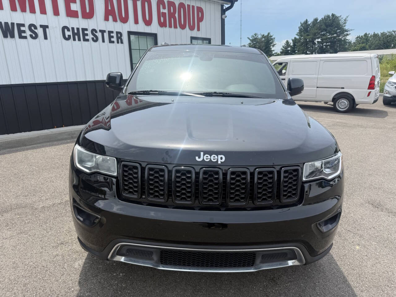 Used 2019 Jeep Grand Cherokee Limited AWD/4WD image 2
