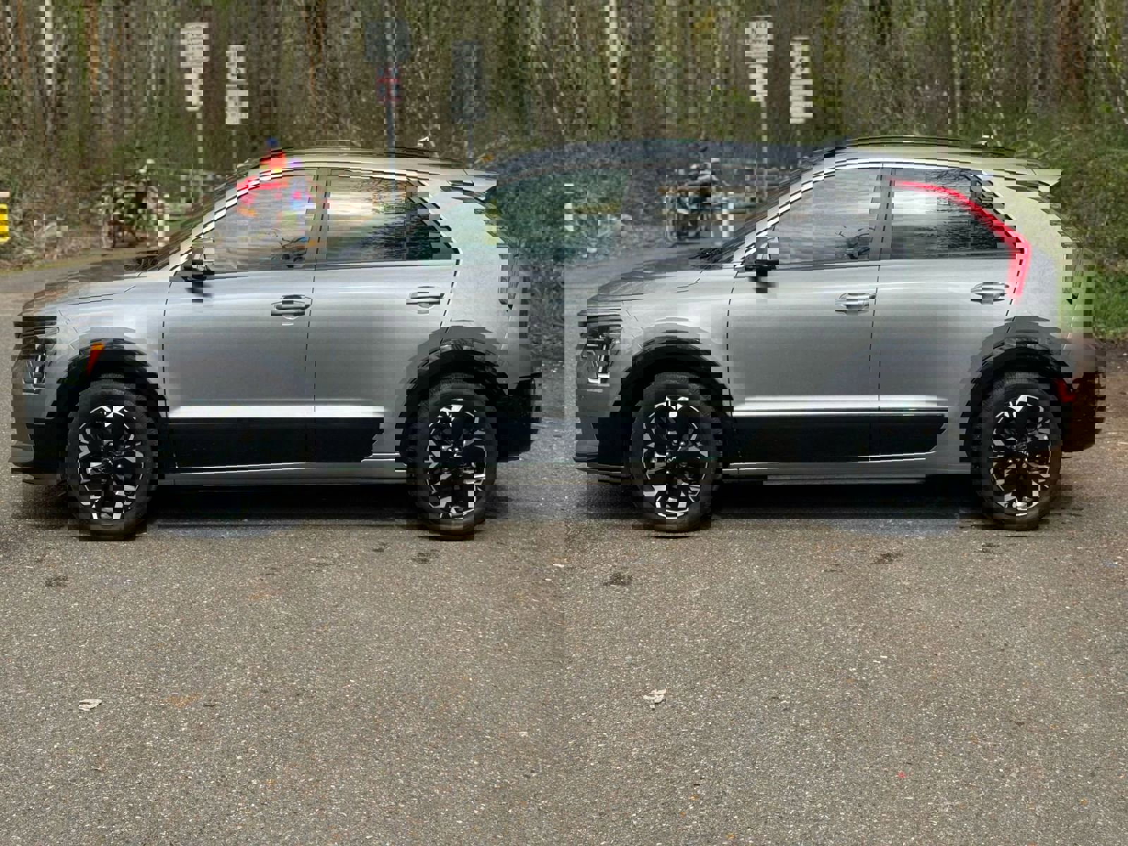 Used 2023 Kia Niro Wave FWD image 4