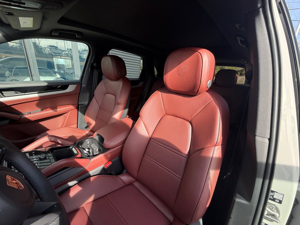 New 2026 Porsche Cayenne E-Hybrid AWD/4WD image 12