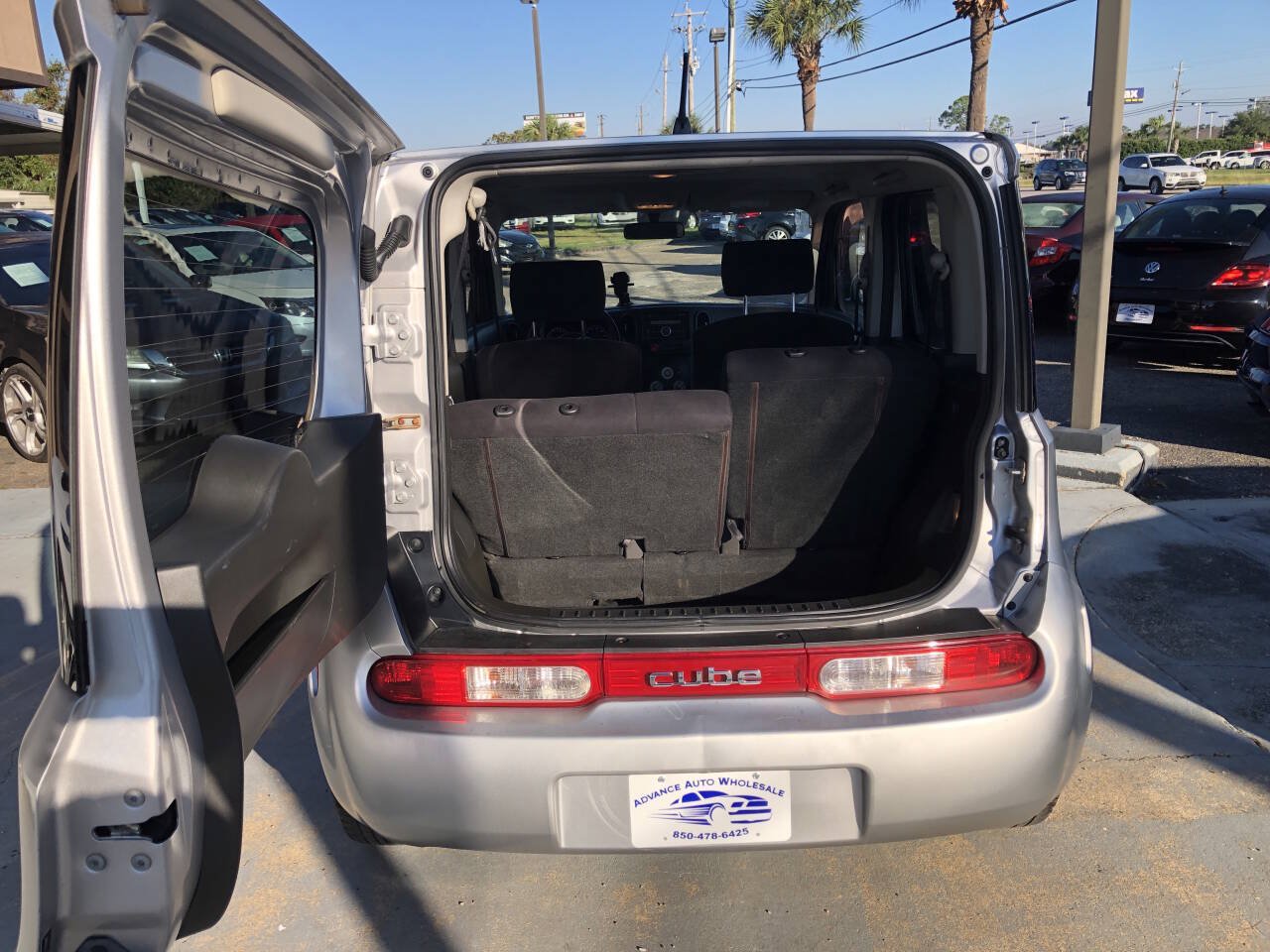 Used 2010 Nissan Cube 1.8 S w/ Interior Designer Pkg FWD image 10