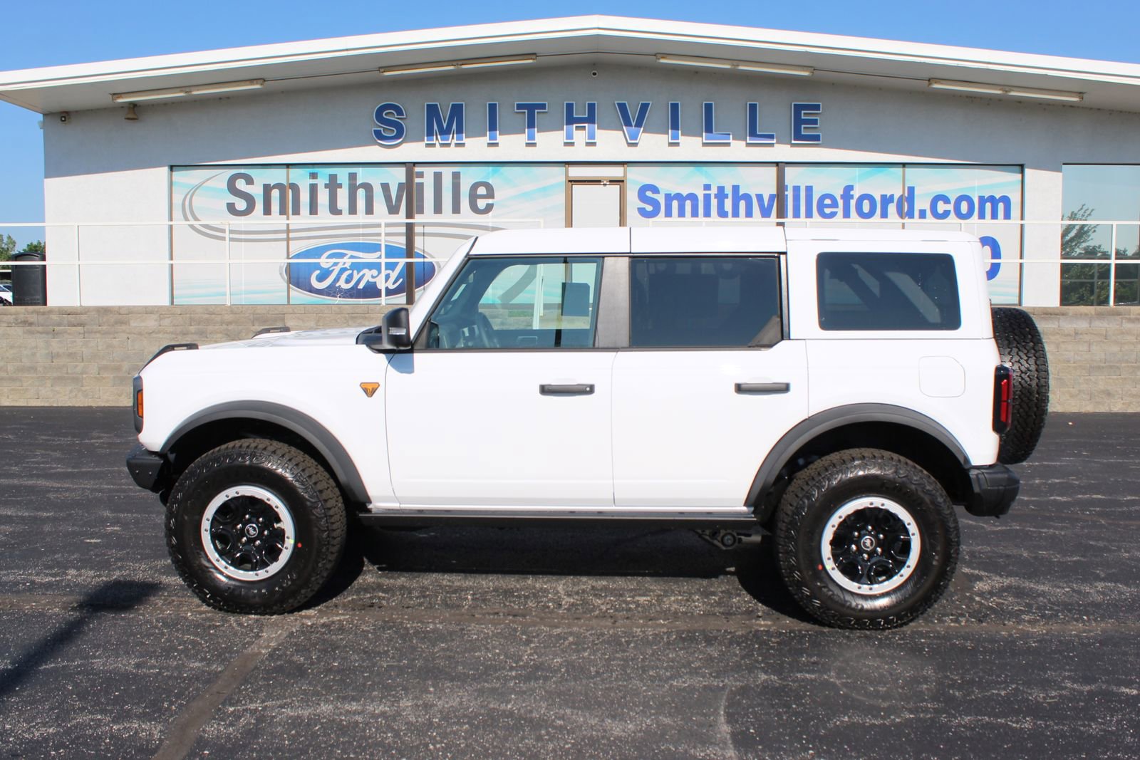 New 2025 Ford Bronco Badlands image 2