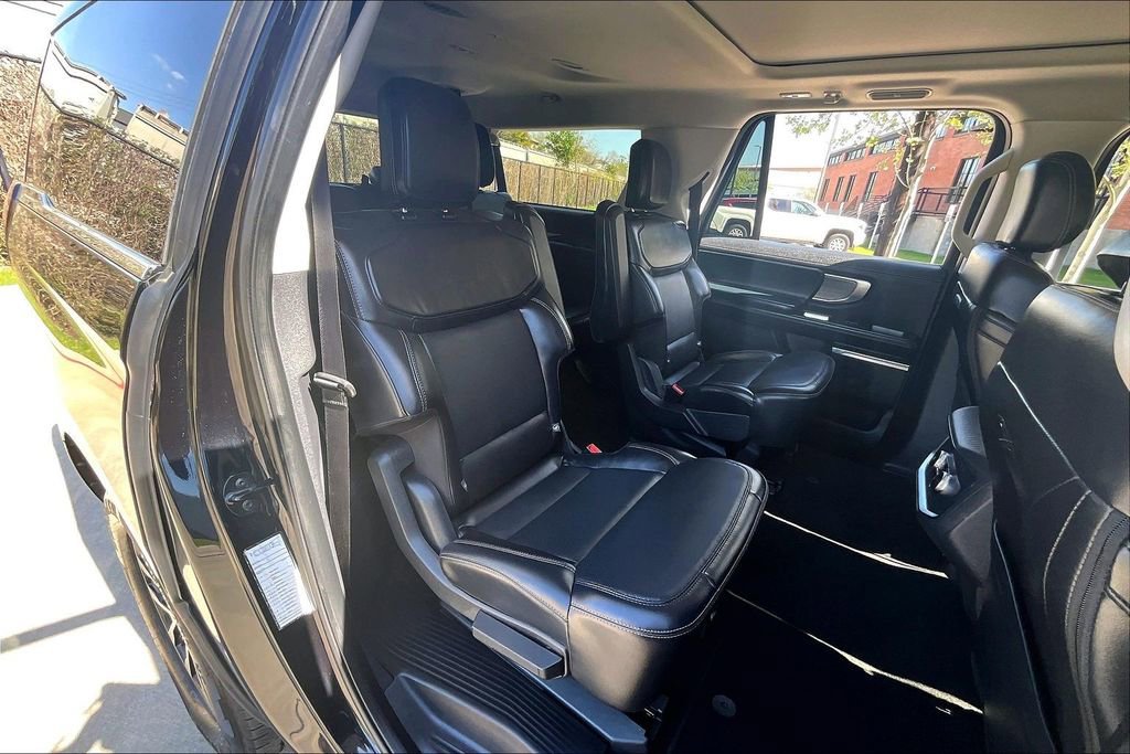 Used 2025 Ford Expedition Max Platinum image 35